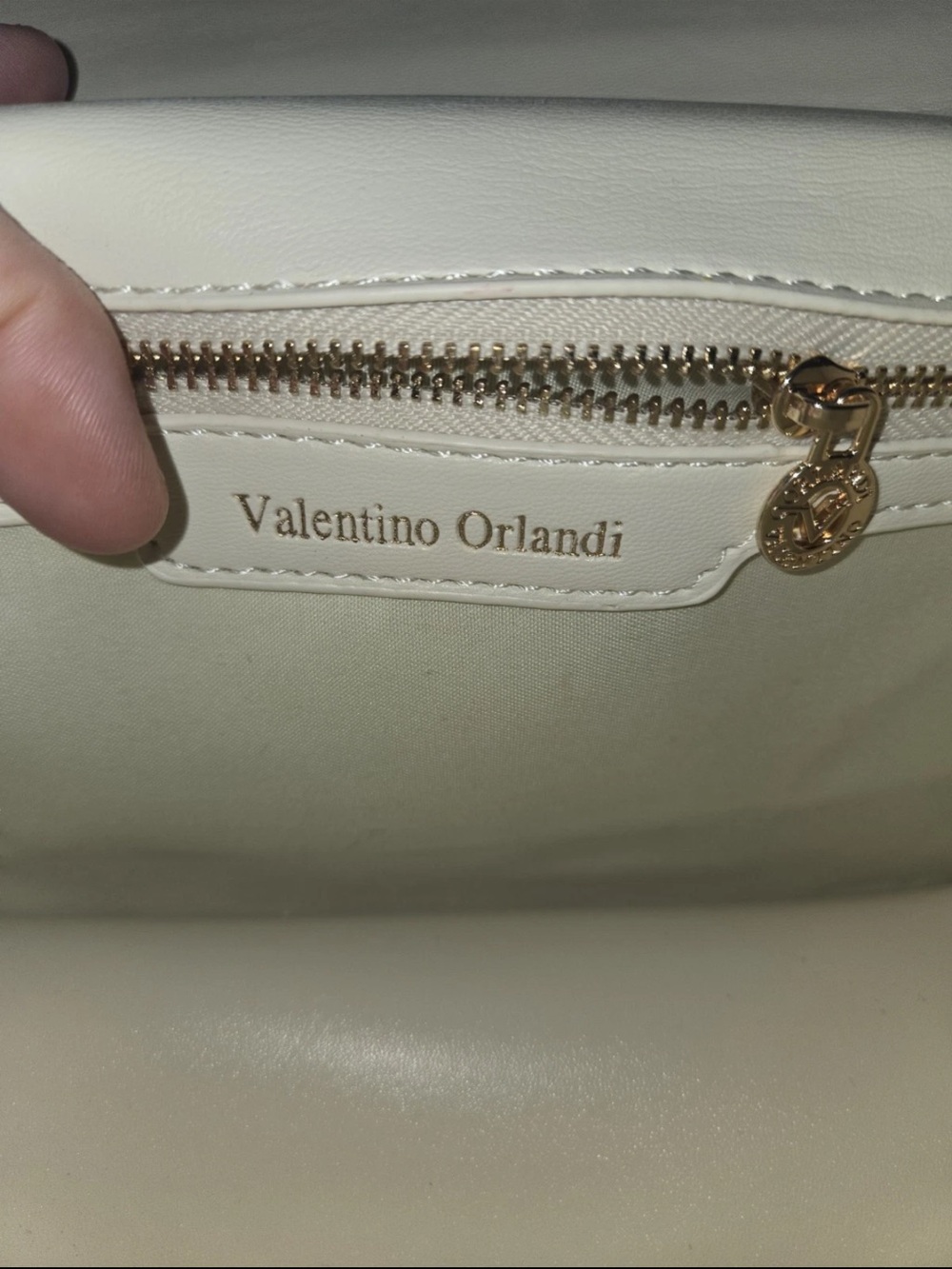 Valentino Orlandi NWT Quilted Cream Crossbody Bag with Gold Lock - Picture 6 of 8